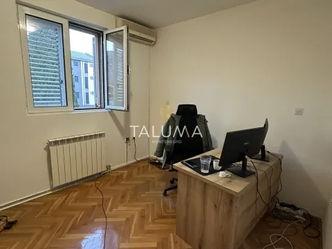 Izdavanje, kuća, 360m², Momišići, Podgorica - image 13