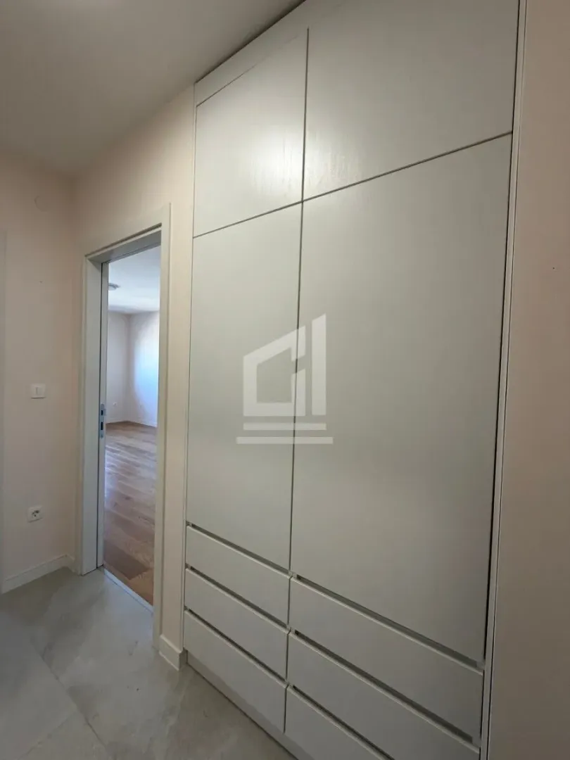 Izdavanje, jednosoban stan, 49m², Central Point, Podgorica