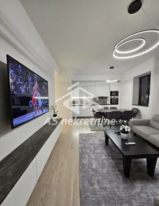 Izdavanje, četvorosoban stan, 111m², Savski Venac, Beograd