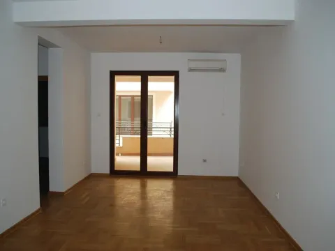 Prodaja, stan, 57m², Risan, Kotor - image 6
