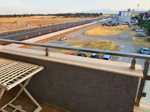 Izdavanje, dvosoban stan, 64m², Stari Aerodrom, Podgorica