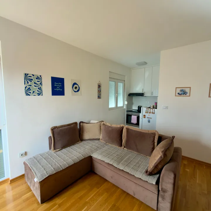 Izdavanje, jednosoban stan, 55m², Bijela, Herceg Novi