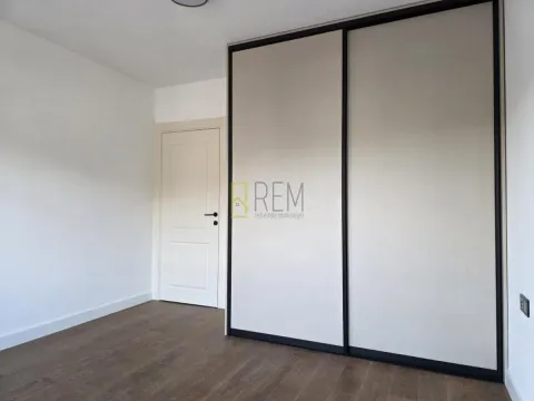 Izdavanje, trosoban stan, 163m², Dalmatinska ulica, Podgorica - image 15