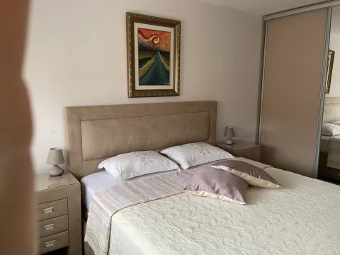 Bright bedroom with a large double bed and nightstands. - image 7