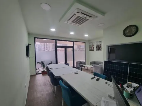Sale, office space, 56m², City Kvart, Podgorica - image 2