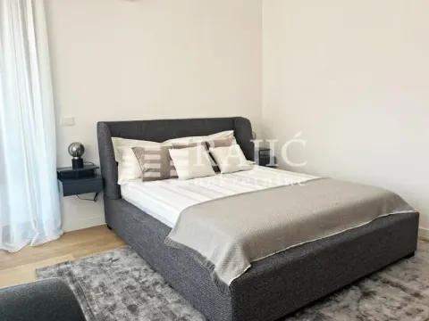Modern bedroom with a double bed and a rug. - image 2