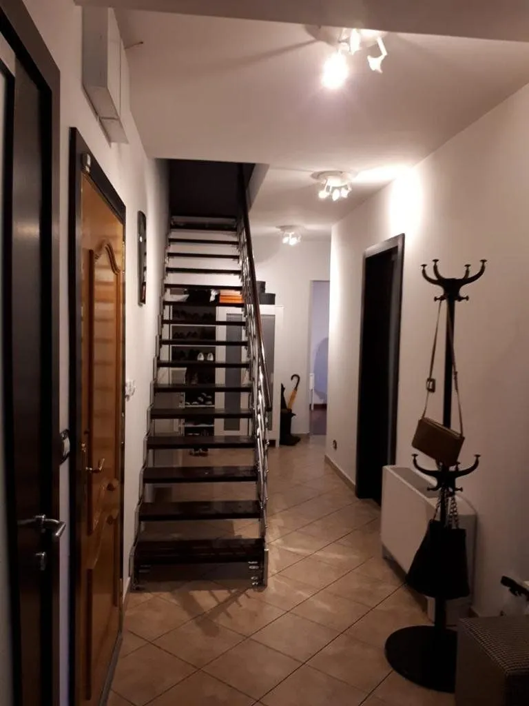 Izdavanje, trosoban stan, 190m², Preko Morače, Podgorica