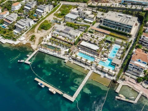 Sale, two bedroom apartment, 190m², Tivat, Crna Gora - image 1