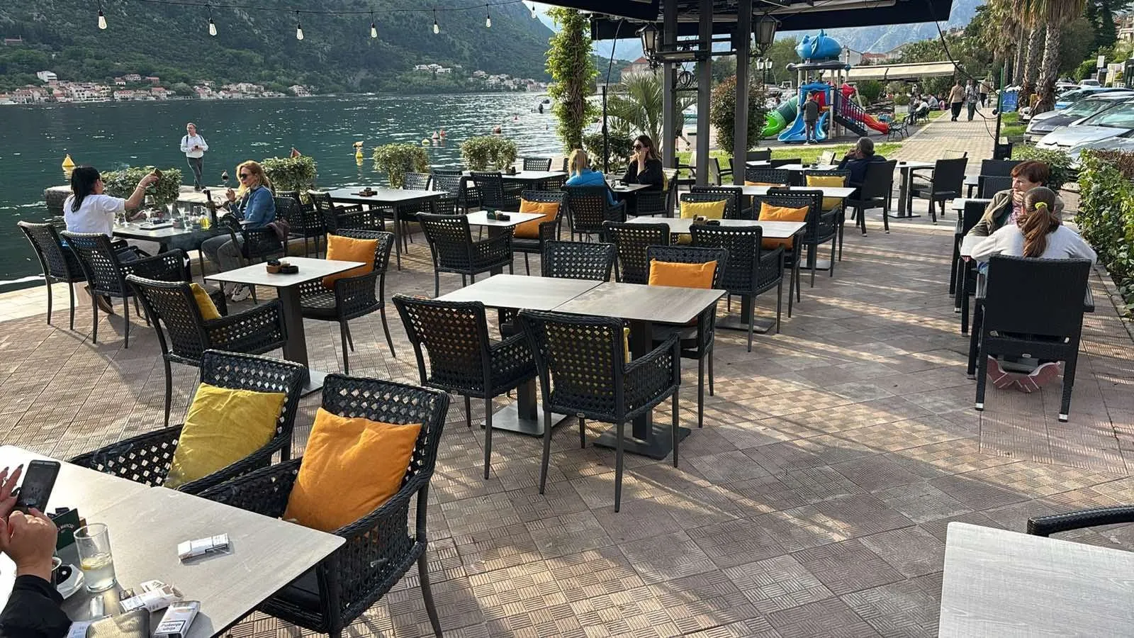 Rent, hospitality venue, 100m², Dobrota, Kotor