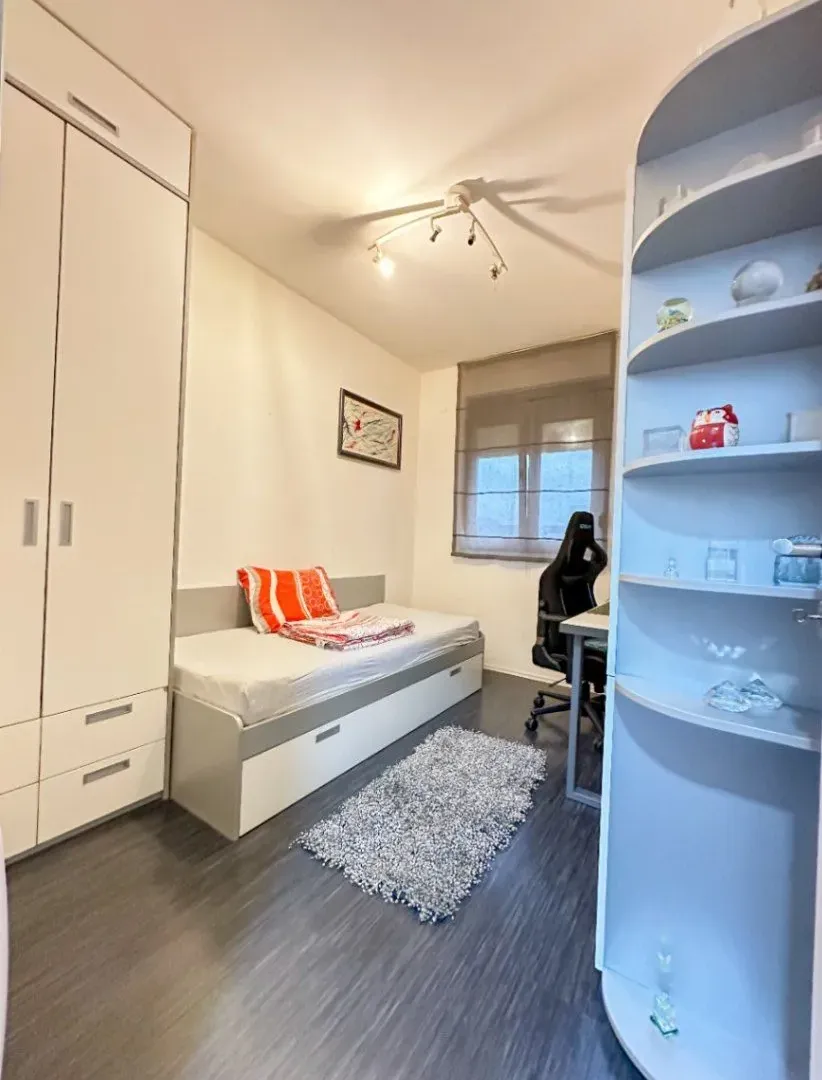 Izdavanje, trosoban stan, 120m², Dalmatinska ulica, Podgorica