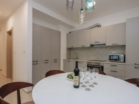 Daily-rent, three bedroom apartment, 67m², Bečići, Budva - image 15