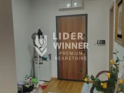 Stan in Zvezdara Sve Podlokacije