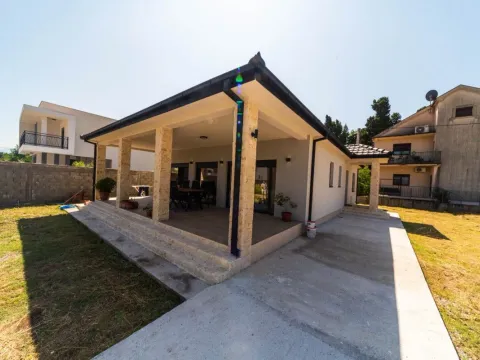 Prodaja, kuća, 130m², Tološi, Podgorica - image 4