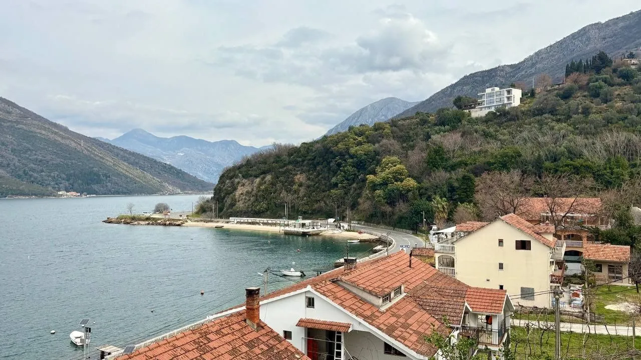 Prodaja, trosoban stan, 180m², Lepetani, Tivat
