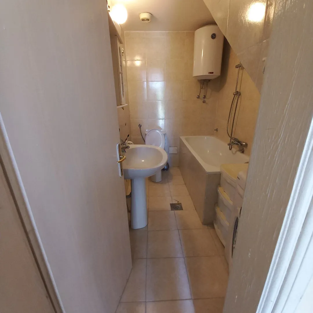 Izdavanje, jednosoban stan, 39m², Centar, Cetinje