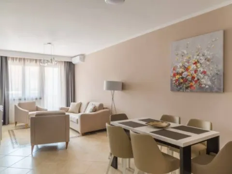 Sale, one bedroom apartment, 64m², Bečići, Budva - image 2