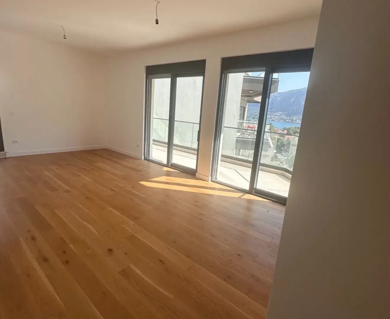 Sale, two bedroom apartment, 72m², Dobrota, Kotor