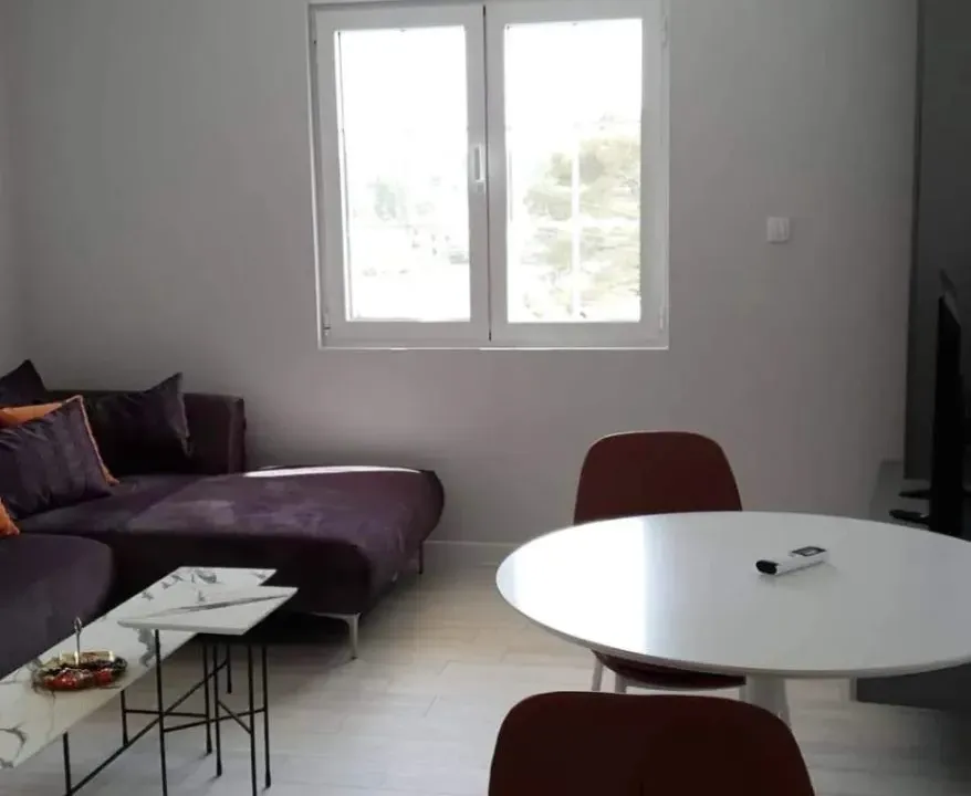 Izdavanje, jednosoban stan, 45m², Gradiošnica, Tivat