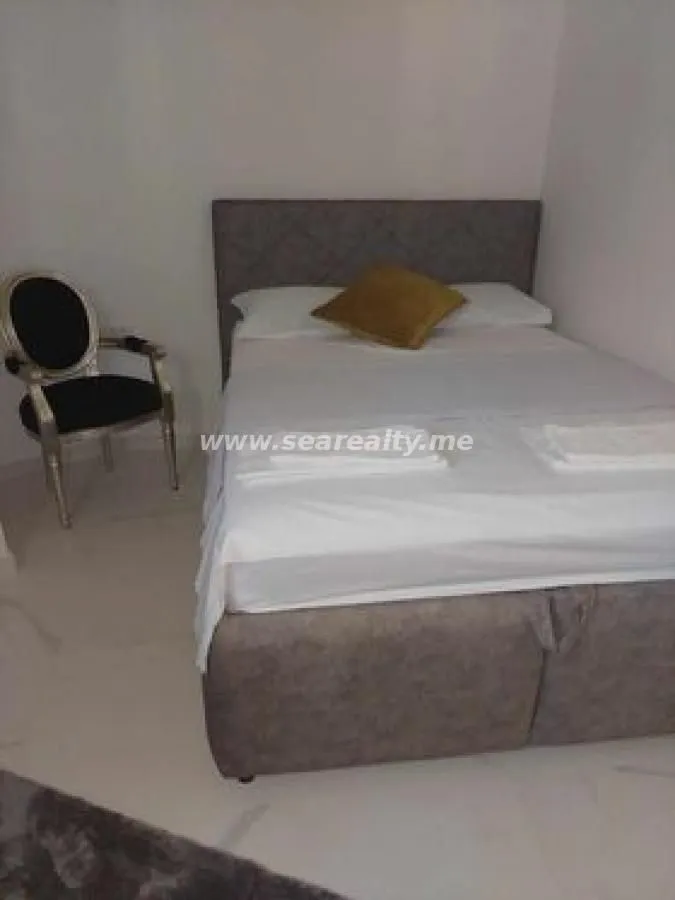 Izdavanje, dvosoban stan, 64m², Budva, Crna Gora
