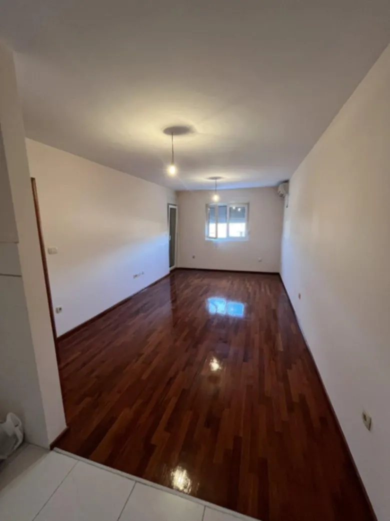 Prodaja, jednosoban stan, 45m², Stari Aerodrom, Podgorica