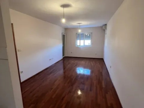 Prodaja, jednosoban stan, 45m², Stari Aerodrom, Podgorica