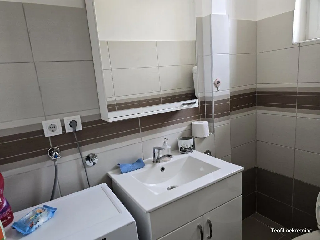 Izdavanje, dvosoban stan, 72m², Zemun Centar, Zemun Sve Podlokacije