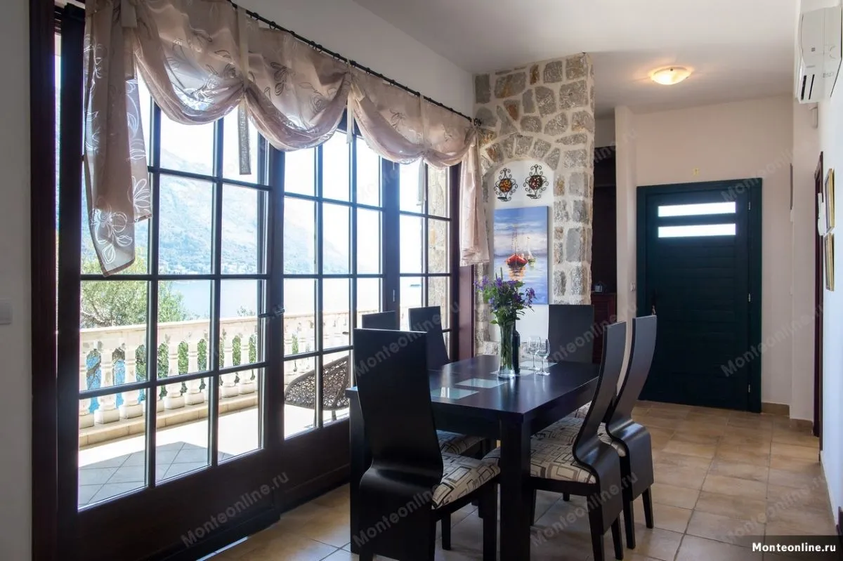 Prodaja, kuća, 235m², Kostanjica, Kotor