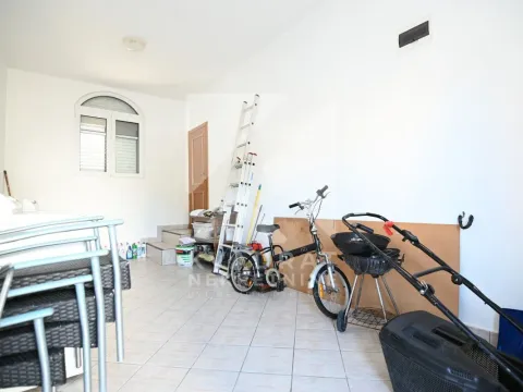 Rent, house, 400m², Zlatica, Podgorica - image 34