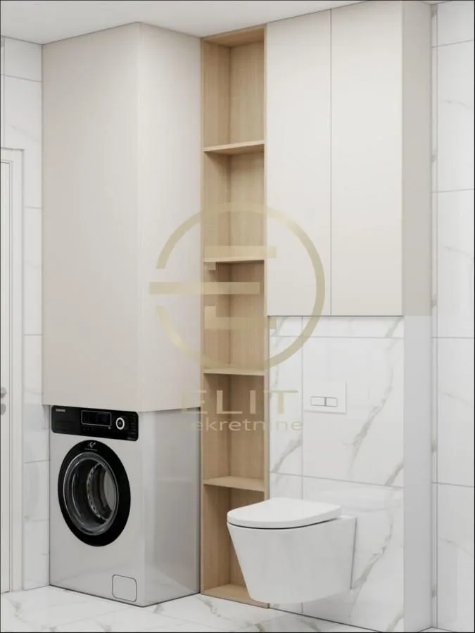 Moderno opremljeno kupatilo sa veš mašinom, ugradnim ormarićima i konzolnom wc šoljom.