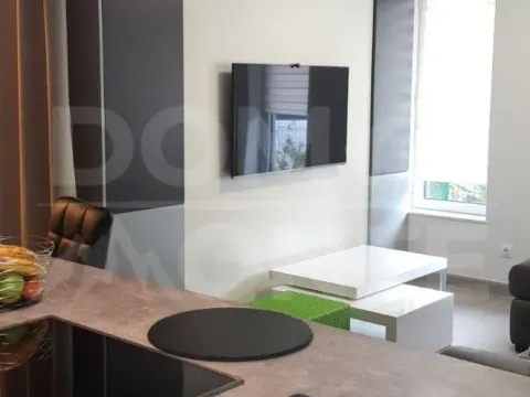 Rent, three bedroom apartment, 110m², Tivat, Crna Gora - image 2