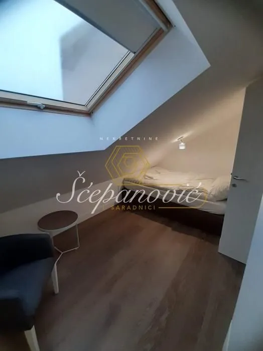 Prodaja, četvorosoban stan, 78m², Centar, Novi Sad