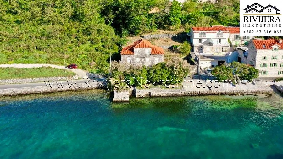 Sale, house, 300m², Prčanj, Kotor