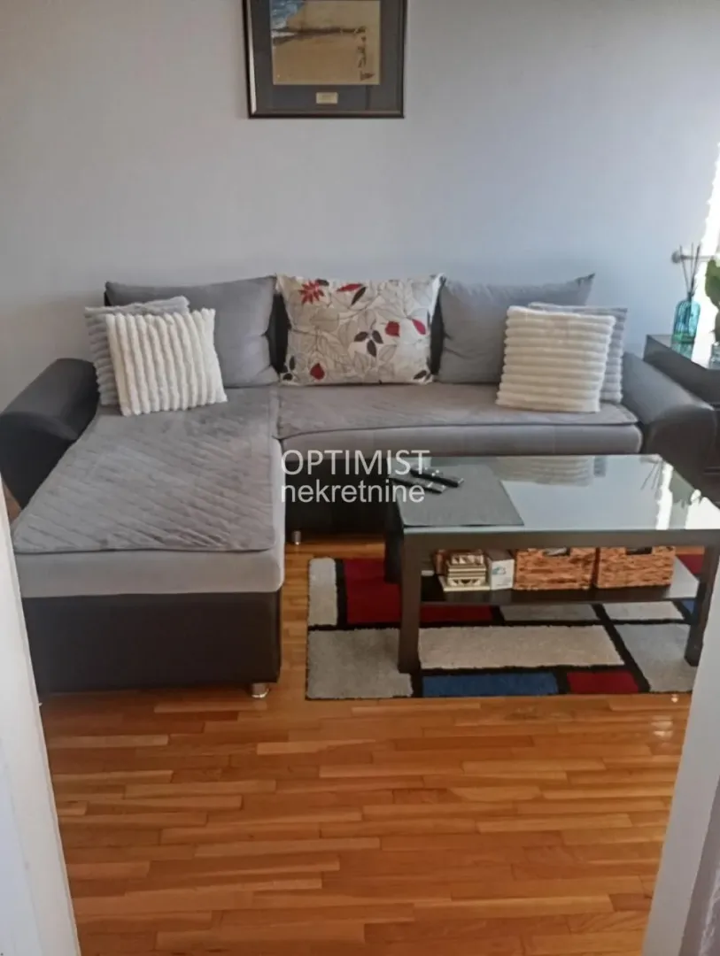 Prodaja, trosoban stan, 75m², Borča 1, Borča Sve Podlokacije
