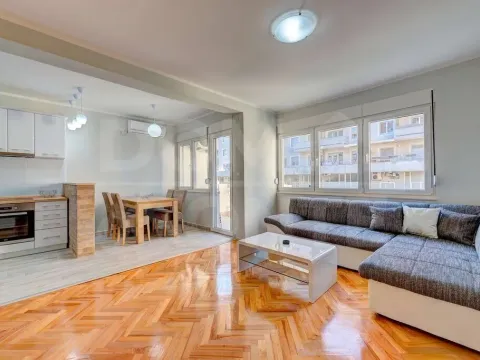 Rent, two bedroom apartment, 75m², Tivat, Crna Gora - image 1