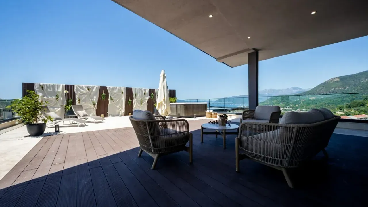 Izdavanje, stan, 117m², Tivat, Crna Gora