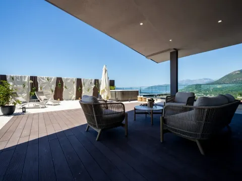 Izdavanje, stan, 117m², Tivat, Crna Gora - image 1