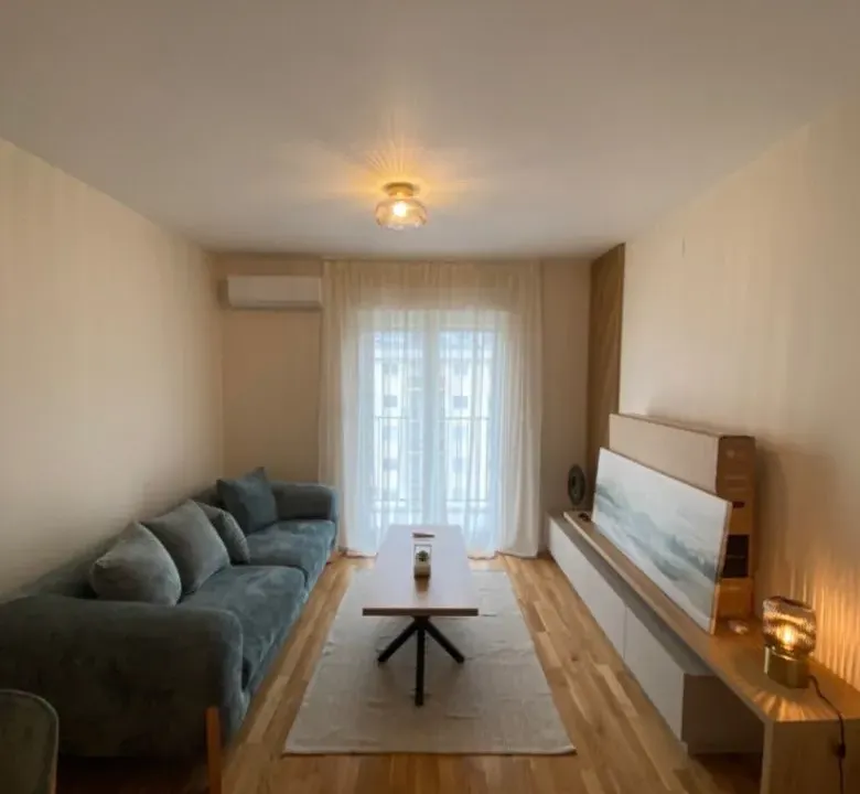 Izdavanje, jednosoban stan, 42m², Pobrežje, Podgorica