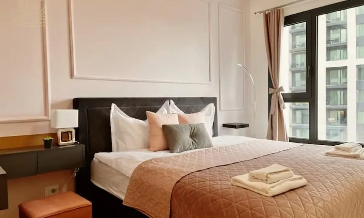 Izdavanje, trosoban stan, 80m², Savski Venac, Beograd