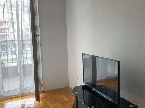 Izdavanje, garsonjera, 29m², Stari Aerodrom, Podgorica - image 5