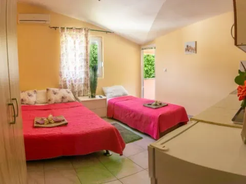 Rent, studio apartment, 30m², Radanovići, Kotor