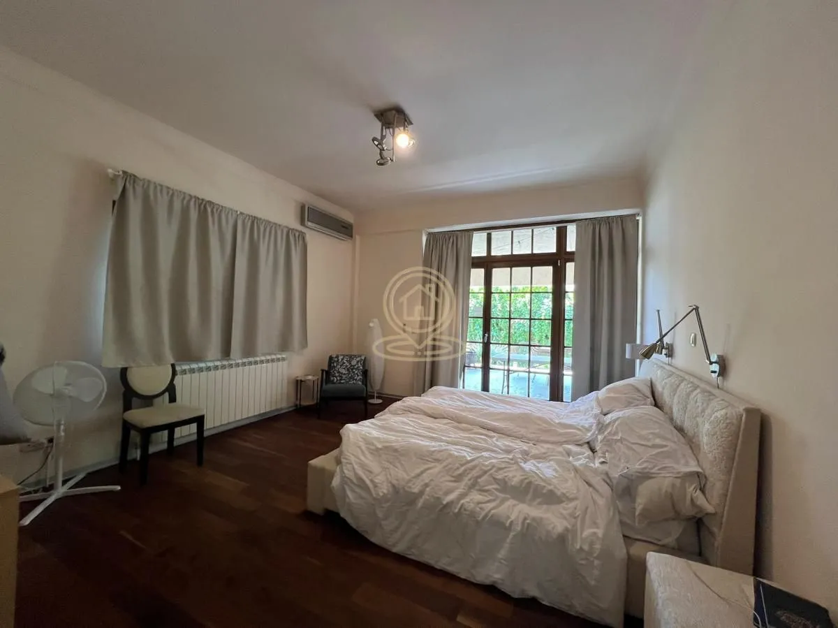 Izdavanje, stan, 220m², Savski Venac, Beograd