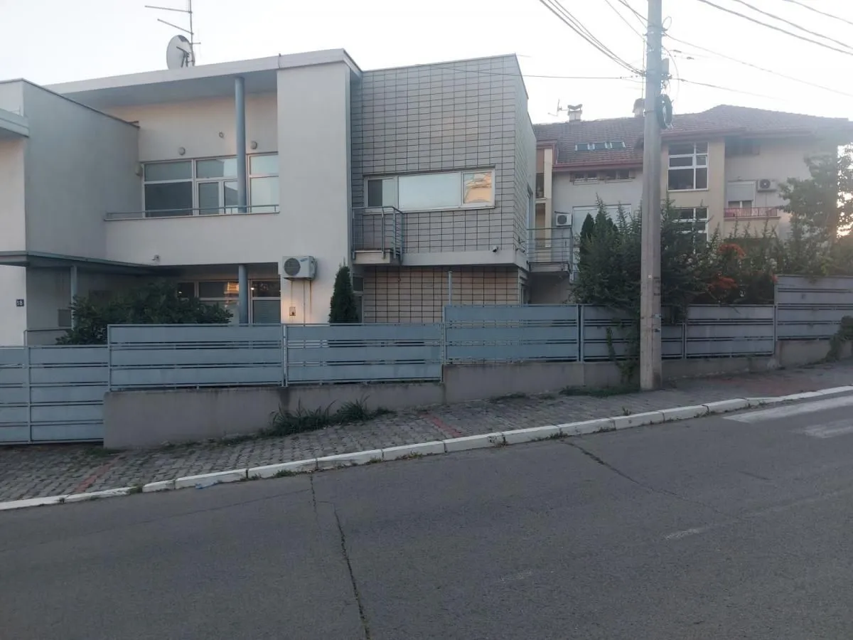Izdavanje, kuća, 300m², Savski Venac, Beograd