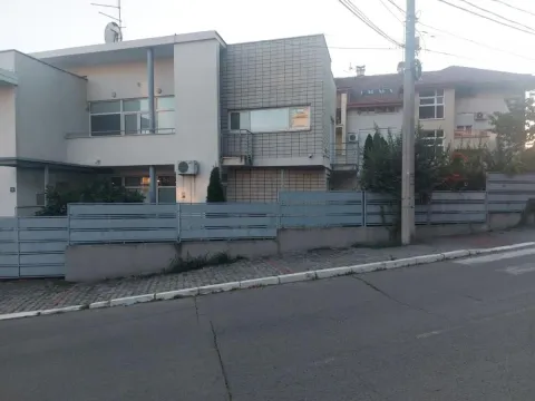 Izdavanje, kuća, 300m², Savski Venac, Beograd - image 4