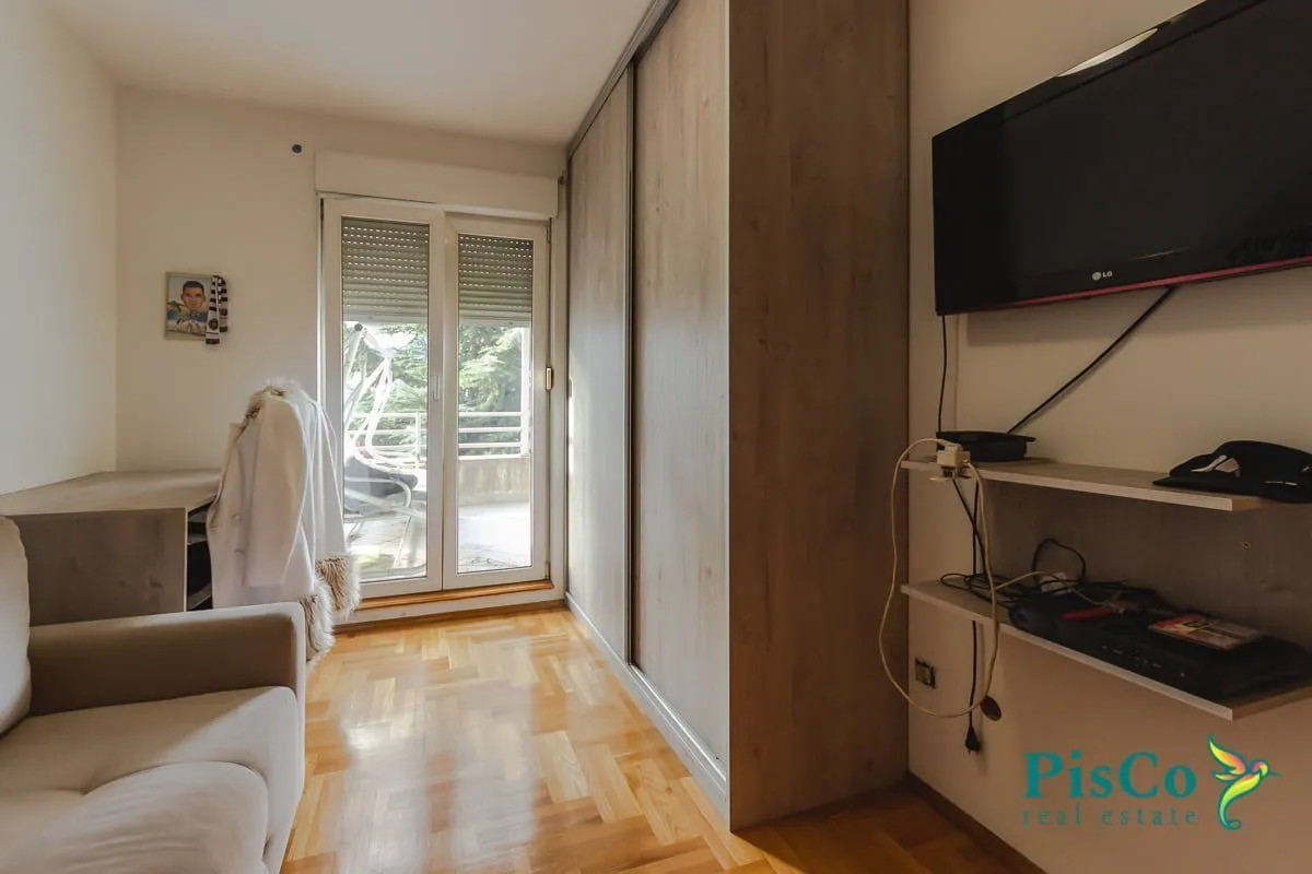 Prodaja, trosoban stan, 119m², Stari Aerodrom, Podgorica