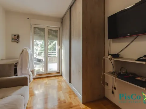 Prodaja, trosoban stan, 119m², Stari Aerodrom, Podgorica - image 3