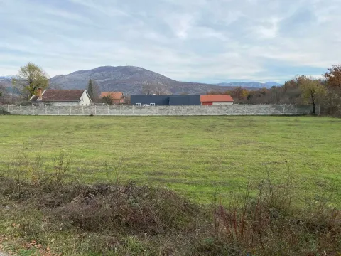 Zemljište in Piperi