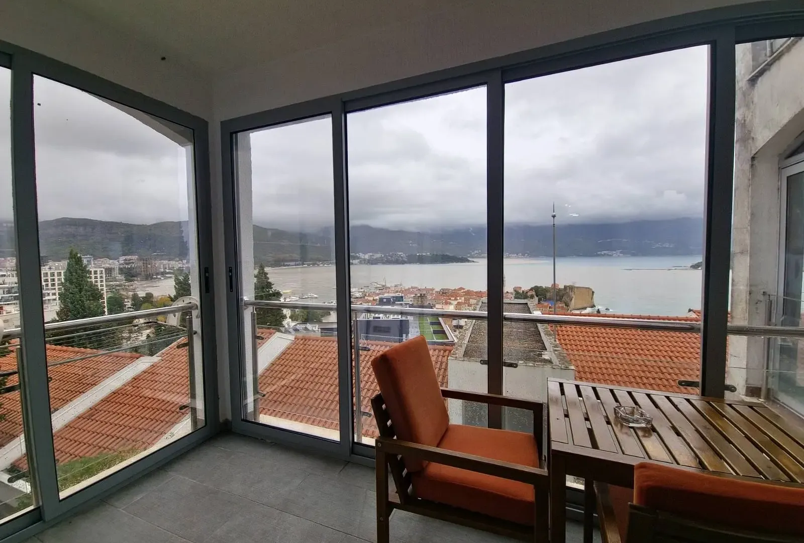 Izdavanje, jednosoban stan, 50m², Budva, Crna Gora