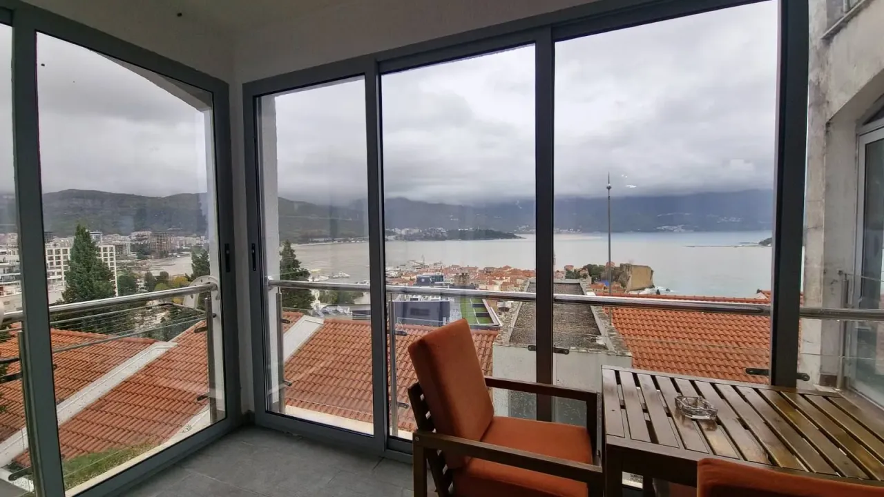 Izdavanje, jednosoban stan, 50m², Budva, Crna Gora
