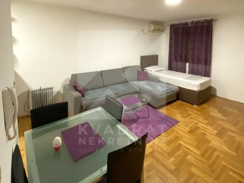 Rent, studio apartment, 35m², Stari Aerodrom, Podgorica - image 2