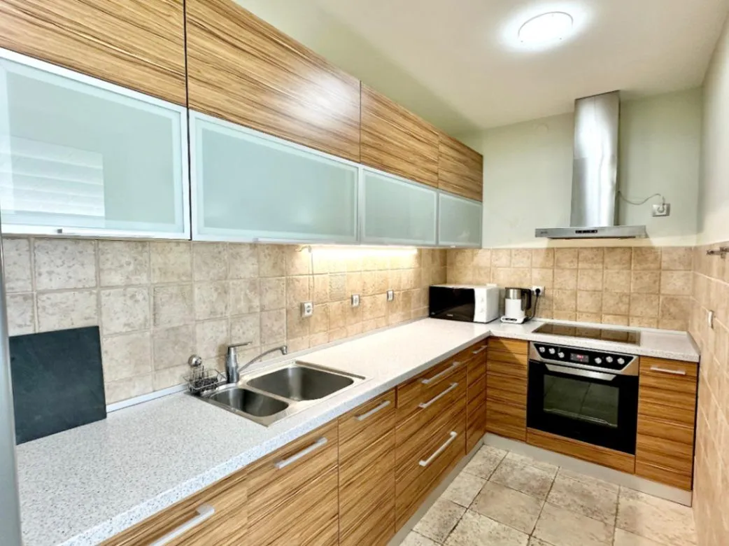 Prodaja, dvosoban stan, 102m², Dobrota, Kotor